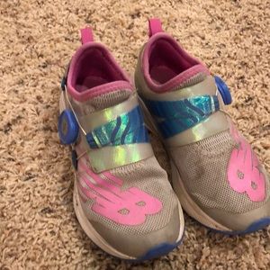 New balance shoes with pop and twist to tie